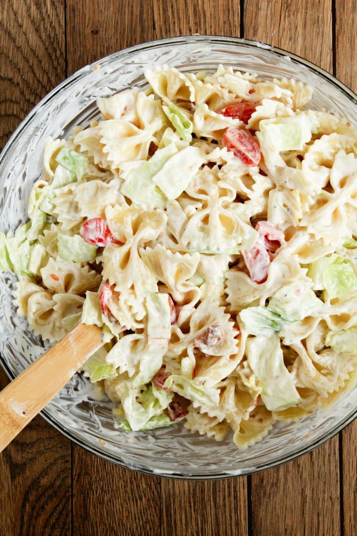 This BLT Pasta Salad recipe combines the flavors of a BLT sandwich and classic p...